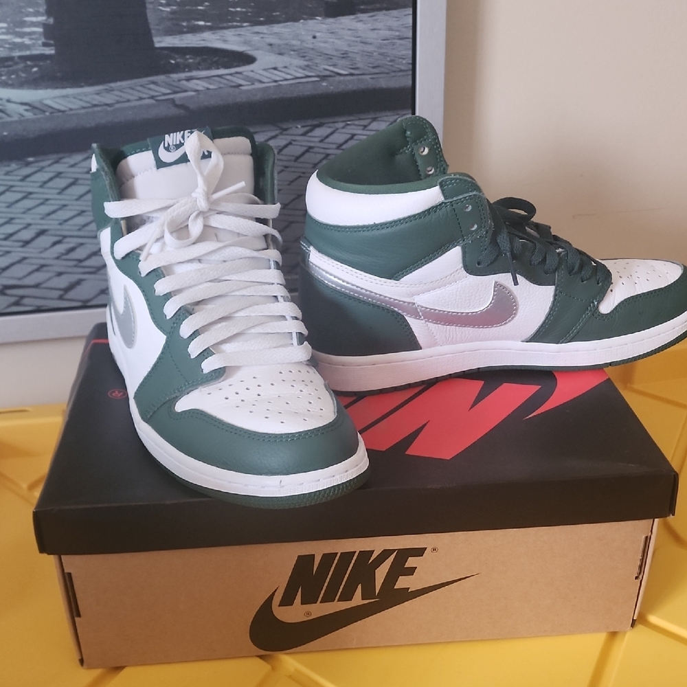 Air Jordans Nike Men's Forest Green and White High-Top Sneakers